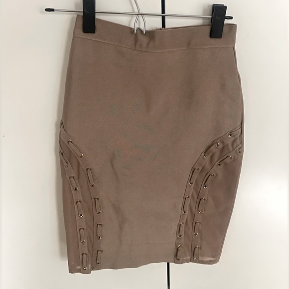 Lovers + Friends Dresses & Skirts - 🔥 Lovers +Friends Bodycon Beige Skirt stretch